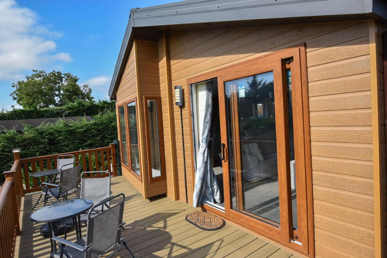 Rowan A Welcoming Countryside Lodge Ryde  Bagian luar foto