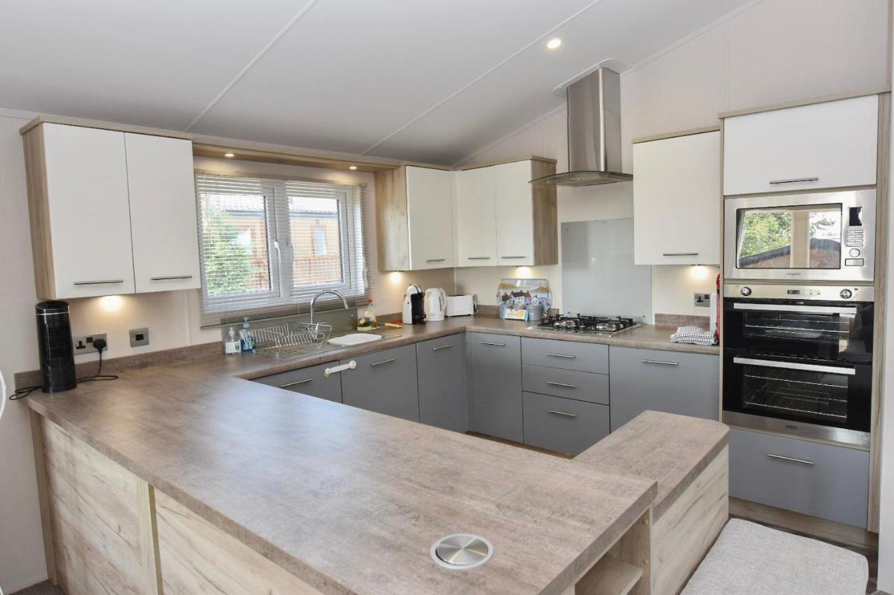Rowan A Welcoming Countryside Lodge Ryde  Bagian luar foto