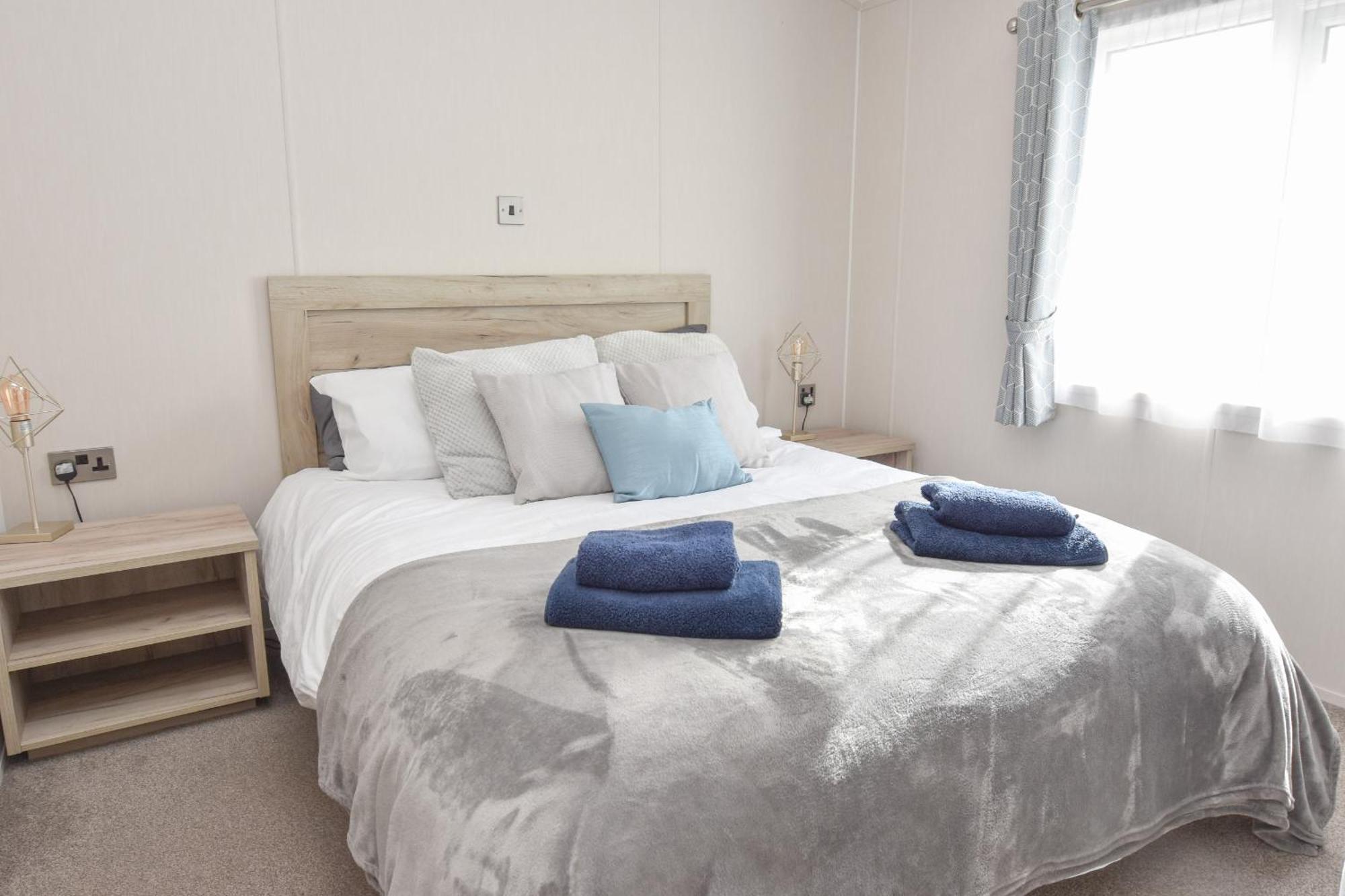 Rowan A Welcoming Countryside Lodge Ryde  Bagian luar foto